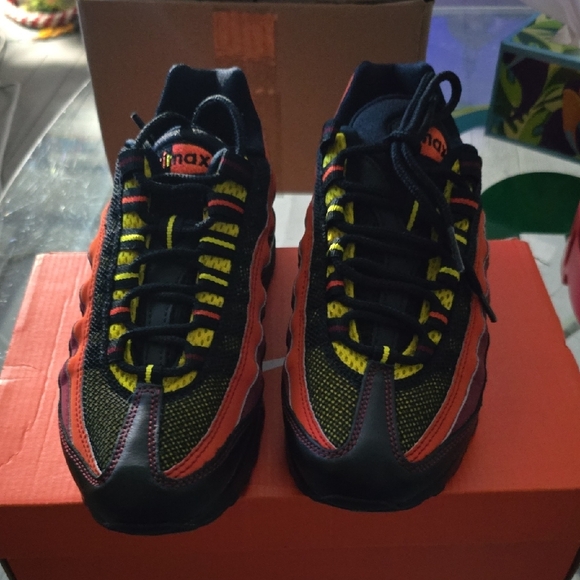 Nike Air Max\' 95 (GS) Black/ engine 1 -team Red-Zest-- 4Y